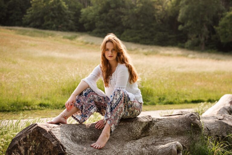 Backlight photography tips for magical photos (natural light or flash)