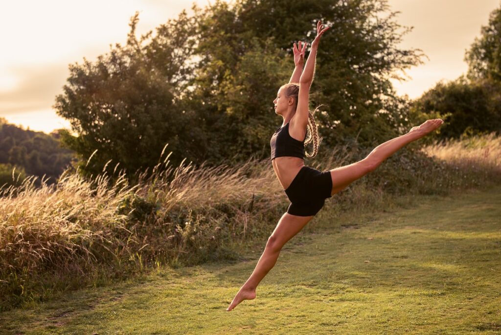 Backlight photography tips for magical photos (natural light or flash)