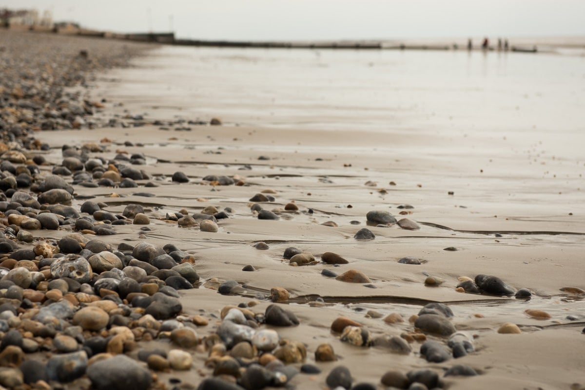 Wide aperture set for pebbles on a sandy beach